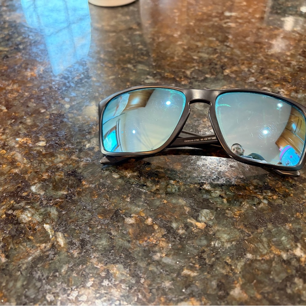 Oakley Black and Blue Men's Glasses